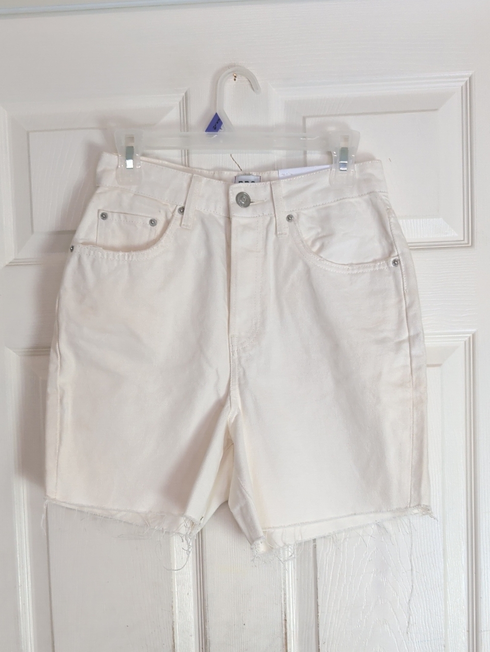 BDG 90s long inseam short white denim shorts 28